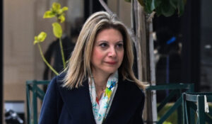 Από φίλος έγινε εχθρός: Βρήκε τον μπελά της η Καρυστιανού