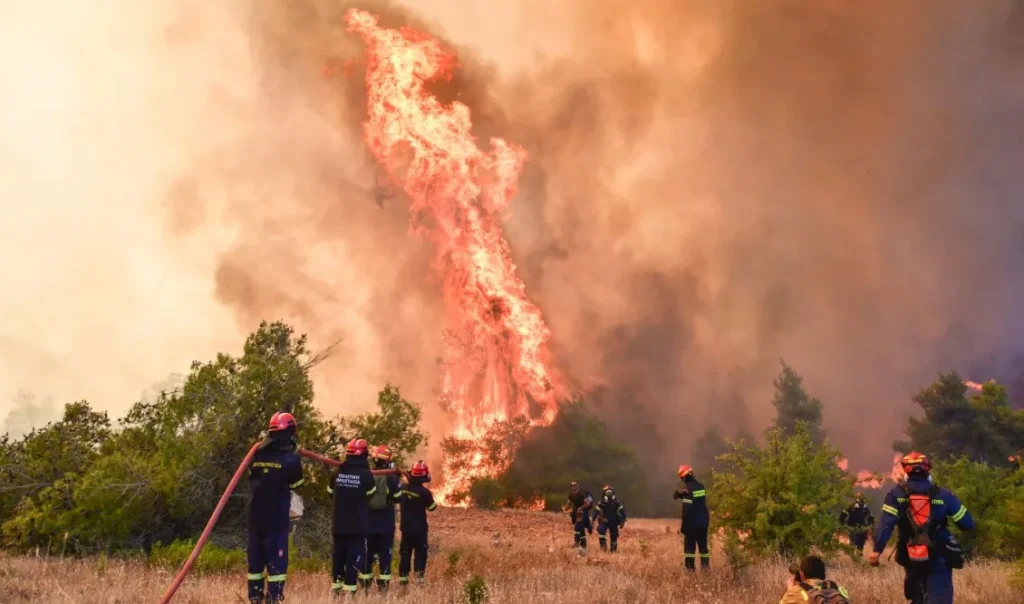 Καιρός: Καμπανάκι το επόμενο 48ωρο, το φαινόμενο “Hot-Dry-Windy” που απειλεί με φωτιές 27 περιοχές – “Κόκκινος” συναγερμός σε Αττική και άλλες τρεις περιφέρειες (Χάρτες & Βίντεο)