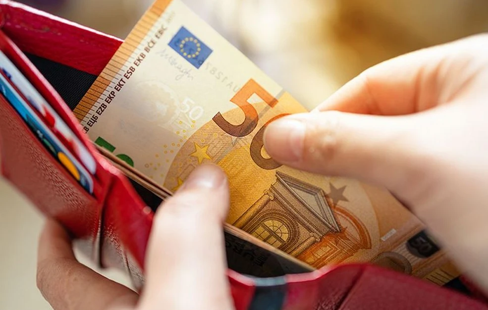 ΜΟΛΙΣ ΕΣΚΑΣΕ ΚΑΙ ΔΕΝ ΤΟ ΞΕΡΕΙ ΚΑΝΕΙΣ – Επίδομα 391€ χωρίς ηλικιακά και εισοδηματικά κριτήρια – Δείτε ποιοι το δικαιούνται