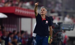 «Σύννεφα» για παίκτη Ολυμπιακού που υπέγραψε πριν 6 μήνες – Αποχωρεί με απόφαση Μεντιλίμπαρ;