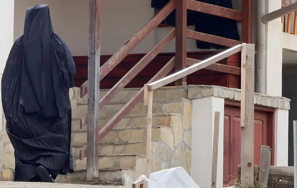 Μοναχός μαχαίρωσε εργαζόμενο στη Μονή στον λαιμό και ακόμη έναν μοναχό – Συνελήφθη για απόπειρα φόνου