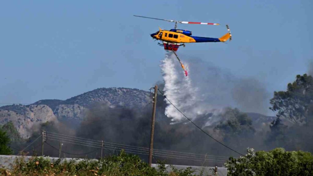 ΝΕΑ ΜΕΓΑΛΗ ΦΩΤΙΑ ΣΤΗ ΧΩΡΑ ΜΑΣ – Στη μάχη 4 εναέρια μέσα
