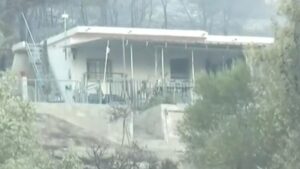 Σαλαμίνα: Αυτό ήταν το σπίτι των ηλικιωμένων που πέθαναν στη φωτιά – Φώναζαν «βοήθεια» μέχρι το τέλος
