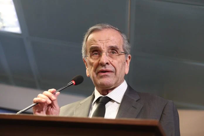 ΤΩΡΑ! Τρέχουν και δεν φτάνουν στη ΝΔ: Αιφνιδιασμός και γαλάζια έκπληξη – Το όνομα του νέου κόμματος του Αντώνη Σαμαρά