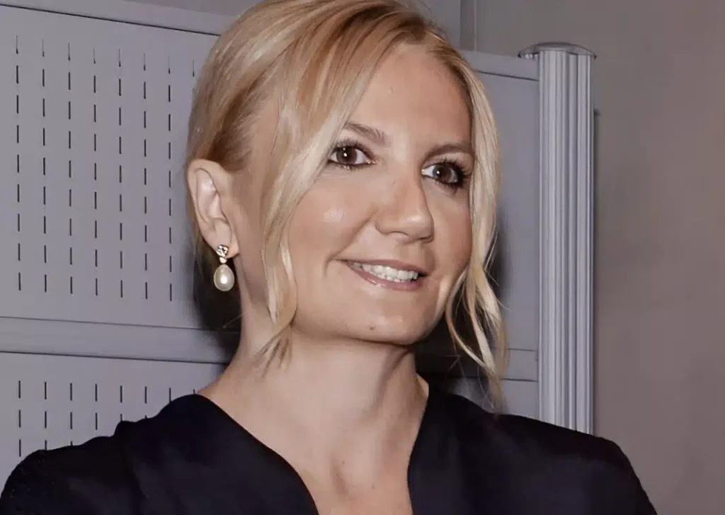 Η μισή Νέα Υόρκη γύρισε να κοιτάξει την Mαρέβα – Φόρεσε πανάκpıβα αθλητικά παπούτσια με μαύρα ρούχα και παρέδωσε μαθήματα στυλ