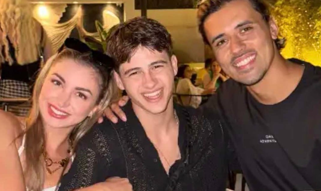 Ο Σταύρος Φλώρος συναντήθηκε με πρώην παίκτες του Survivor και έκανε βόλτα με κράνος πάνω στο αναπηρικό αμαξίδιο