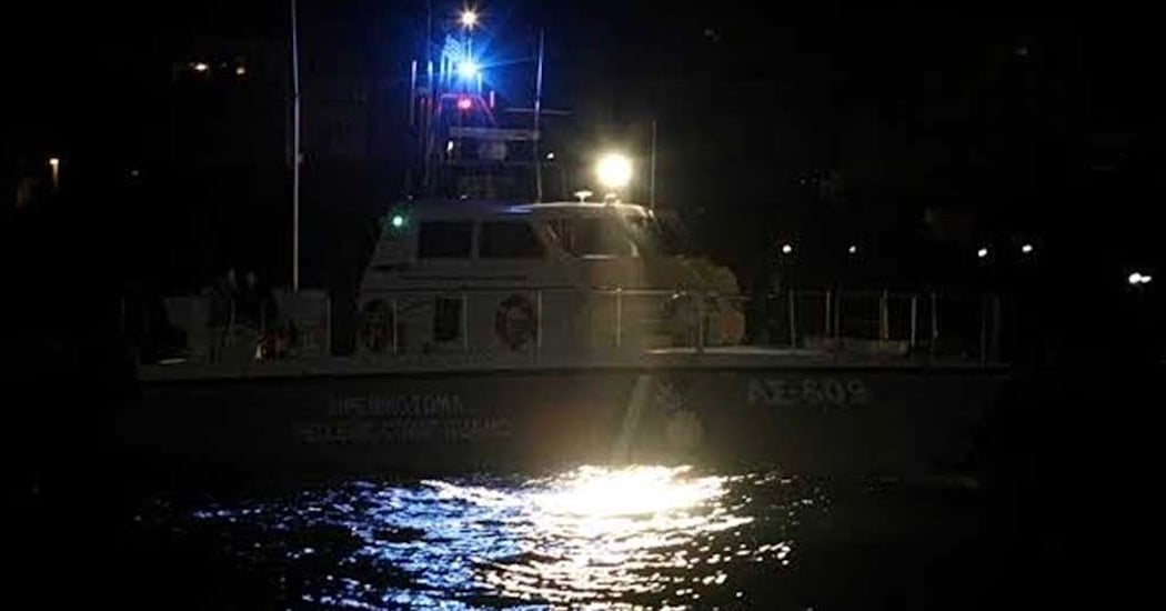 Συναγερμός σε ελληνικό νησί - Αγνοούνται 5 άτομα μετά από βουτιά σε ιστιοπλοϊκό