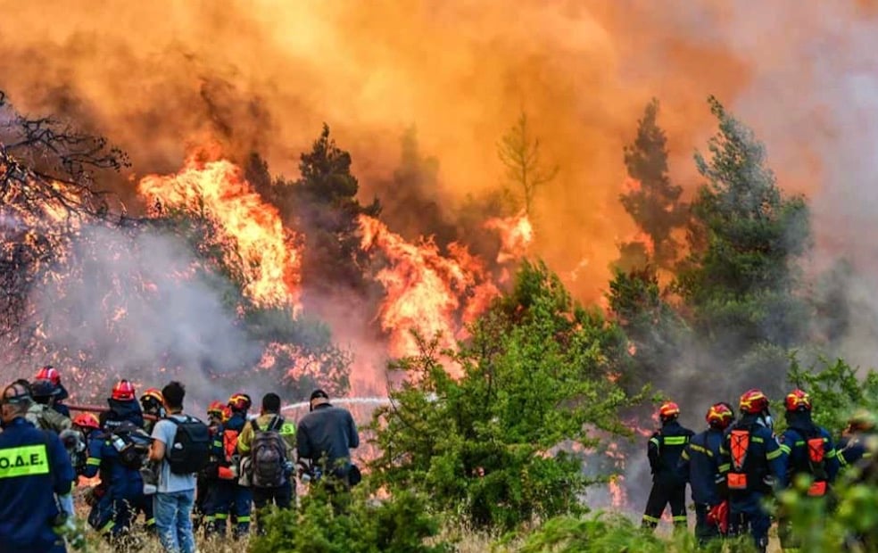 ΣΥΝΑΓΕΡΜΟΣ ΤΩΡΑ ΣΤΗΝ ΑΤΤΙΚΗ – ΟΙ ΦΛΟΓΕΣ ΔΙΠΛΑ ΣΤΑ ΣΠΙΤΙΑ