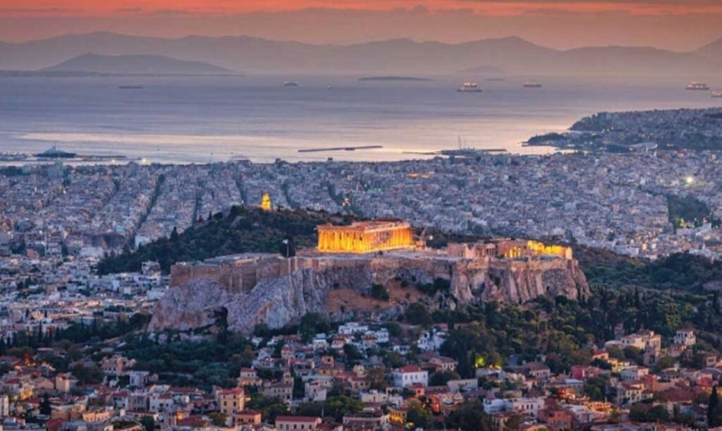 Γιατί όλοι θέλουν να φύγουν από την Αθήνα αλλά κανείς δεν θέλει πραγματικά να ζήσει μακριά της