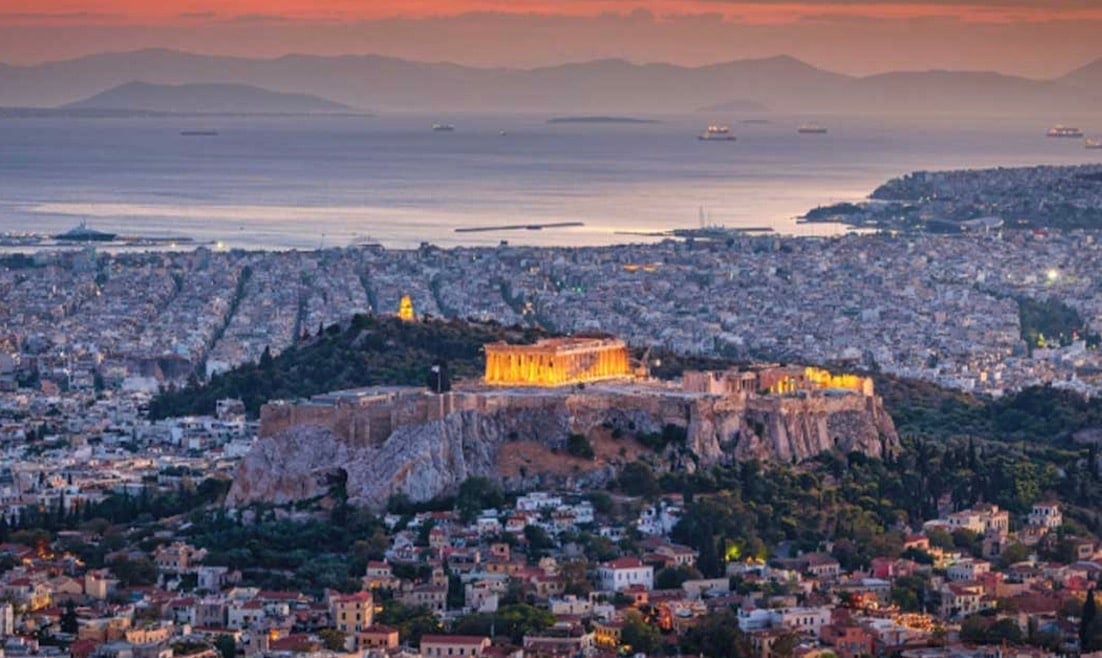 Γιατί όλοι θέλουν να φύγουν από την Αθήνα αλλά κανείς δεν θέλει πραγματικά να ζήσει μακριά της