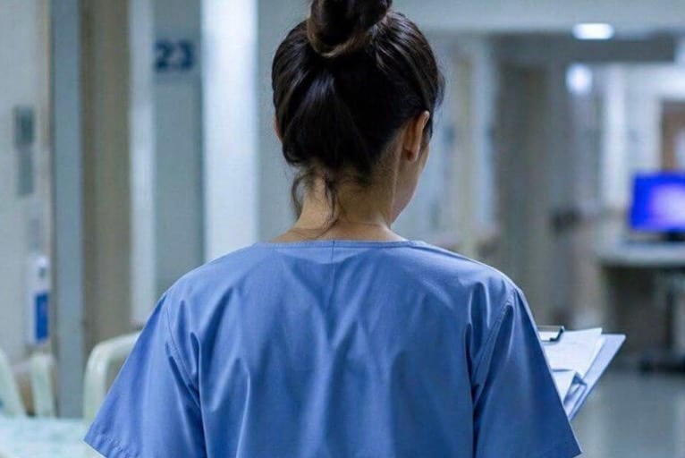 Άγρια επίθεση σε νοσηλεύτρια στον «Ερυθρό Σταυρό» – Σοκ με αυτό που της έκανε