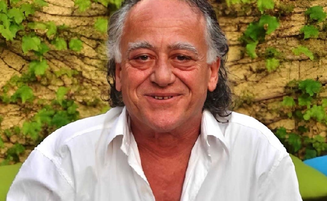 Νίκος Καλογερόπουλος: Η τελευταία δημόσια εμφάνισή του πριν φύγει από τη ζωή – Μαυροφορεμένος και θλιμμένος