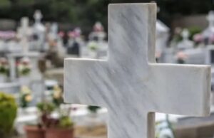 «Που είναι το παιδί μου;»: Οι δραματικές στιγμές μητέρας πάνω από τον τάφο του 24χρονου γιου της