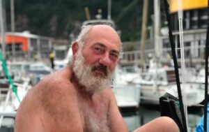 Θρίλερ στο Ιόνιο: Αγνοείται επιχειρηματίας – Ακυβέρνητο για 3 μέρες το σκάφος του, ήταν μέσα η σύζυγός του