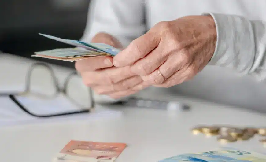 Μόλις ανακοινώθηκαν: Αυξήσεις 300 στις Συντάξεις χωρίς προϋποθέσεις και κριτήρια – Δείτε ποιοι συνταξιούχοι τις δικαιούνται