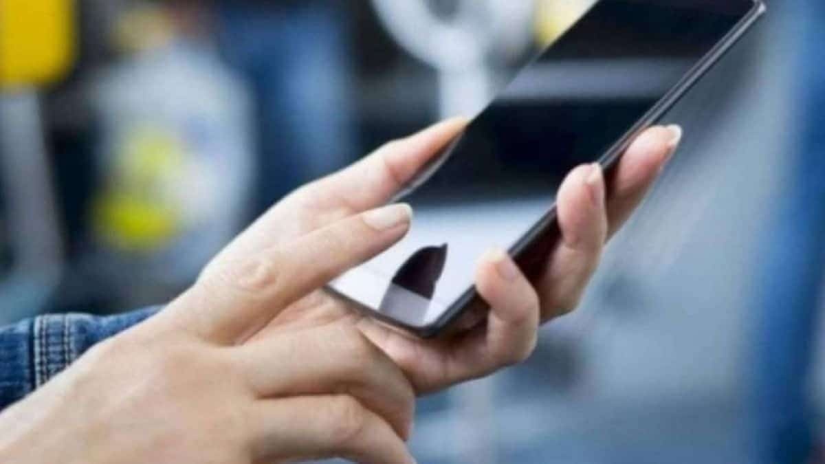 Τηλεφωνική απάτη στο κινητό: Μην απαντήσετε ποτέ σ’ αυτό τον αριθμό – Σας χρεώνει πάνω από 100 ευρώ!