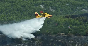 Ξημέρωσε δύσκολο πρωί: Νέα φωτιά στη χώρα μας – Δίνουν μάχη επίγεια και εναέρια μέσα