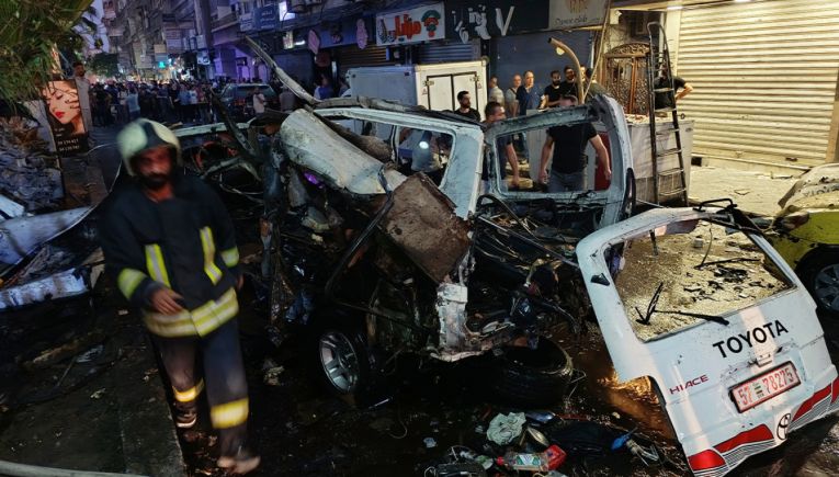ΕΚΤΑΚΤΟ ΤΩΡΑ: ΕΚΡΗΞΗ ΣΕ ΜΙΝΙ ΛΕΩΦΟΡΕΙΟ ΓΕΜΑΤΟ ΕΠΙΒΑΤΕΣ – ΔΥΟ ΝΕΚΡΟΙ ΚΑΙ 13 ΤΡΑΥΜΑΤΙΕΣ