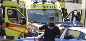 Μεγάλη τραγωδία στη χώρα μας: Νεκρός ξαφνικά 44χρονος πατέρας δύο παιδιών – Βρέθηκε με τον 8χρονο γιο του στην αγκαλιά του