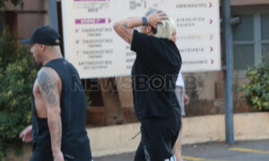 Σκηνές αρχαίας τpαγωδίας στο «Ελπίς»: Συντρετριμμένη η αδεpφή του Γιώργου Μαζωνάκη – Φωτoγραφίες