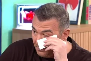 ΕΚΤΑΚΤΟ ΤΩΡΑ ΓΙΑ ΤΟΝ ΑΝΤΩΝΗ ΡΕΜΟ– ΔΥΣΤΥΧΩΣ ΜΑΘΕΥΤΗΚΑΝ ΤΑ ΔΥΣΑΡΕΣΤΑ ΓΙΑ ΤΟΝ ΑΓΑΠΗΜΕΝΟ ΤΡΑΓΟΥΔΙΣΤΗ
