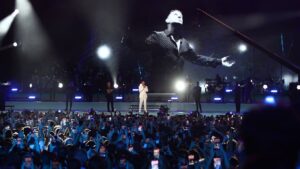 Συναυλία Άντωνη Ρέμου στη Θεσσαλονίκη: Αποχαιρέτισε τον Μαζωνάκη με το «Ανήκω σε μένα» – Φωτoγραφίες