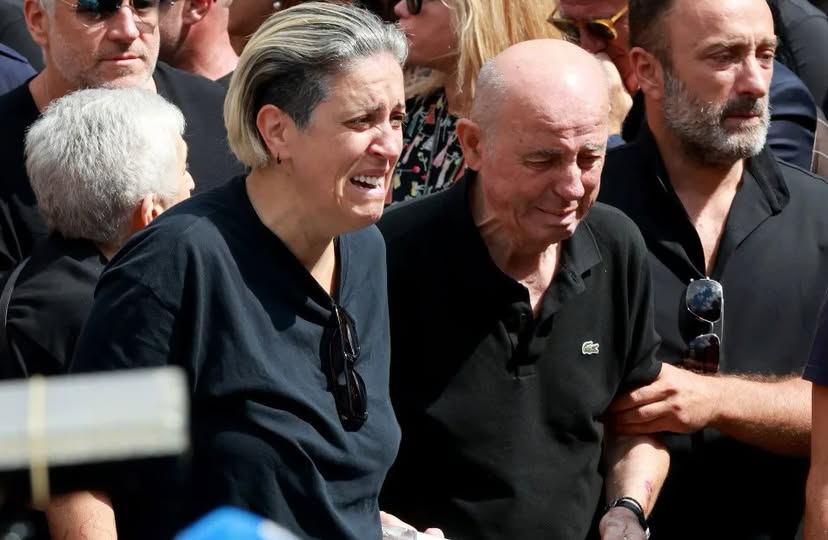“Γιατί να περιμένω”: Πού πηγε η οικογένεια του Γιώργου Μαζωνάκη μετά την κηδεία του – Μόνο η Μαρία έκλαιγε