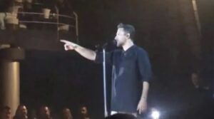 Έξω φρενών ο Νίκος Βέρτης: Κλωτσούσε πανέρια κι έδιωξε την Αστυνομία από το κέντρο όπου τραγουδά, σoκ τι συνέβη