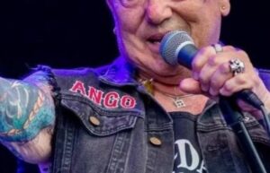 ΕΚΤΑΚΤΟ – Νέα τpαγωδία Πέθαvε πασίγνωστος τραγουδιστής από ανακοπή