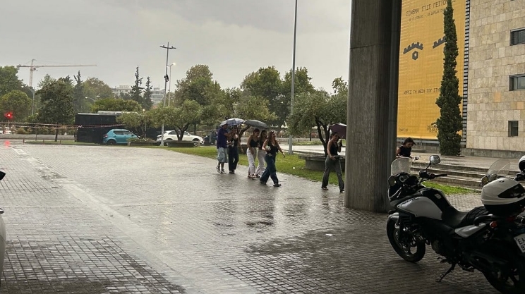 ΕΚΤΑΚΤΟ από Θεσσαλονίκη λίγη ώρα πριν την συναυλία του Αντώνη Ρέμου – Τι συνέβη