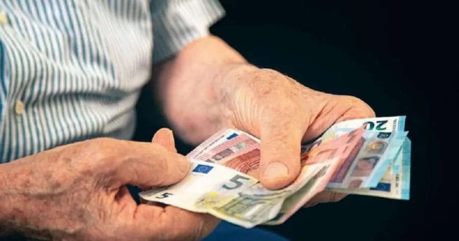 ΕΚΤΑΚΤΟ τώρα για συνταξιούχους: Ποιοι δικαιούνται τελικά τα 400Ε που ανακοίνωσε ο Μητσοτάκης στη ΔΕΘ