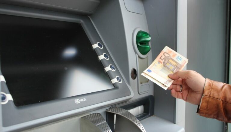 Ελέγξτε άμεσα τους λογαριασμούς σας – Μπαίνουν αύριο 38 εκ. ευρώ σε 69.800 άτομα