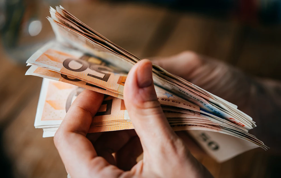 ΕΠΙΔΟΜΑ ΣΥΝΤΑΞΙΟΥΧΩΝ: ΟΡΙΣΤΙΚΟ! ΑΥΤΟΙ ΘΑ ΠΑΡΟΥΝ ΤΗΝ ΑΥΞΗΣΗ ΤΩΝ 400 ΕΥΡΩ – ΑΠΟ ΠΟΤΕ ΘΑ ΜΠΑΙΝΟΥΝ ΣΤΟΥΣ ΛΟΓΑΡΙΑΣΜΟΥΣ