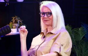 Γιατρός Μαζωνάκη: Οι «34 εκπαιδεύσεις στην ολιστική προσέγγιση» και οι συμβουλές για το σεξ