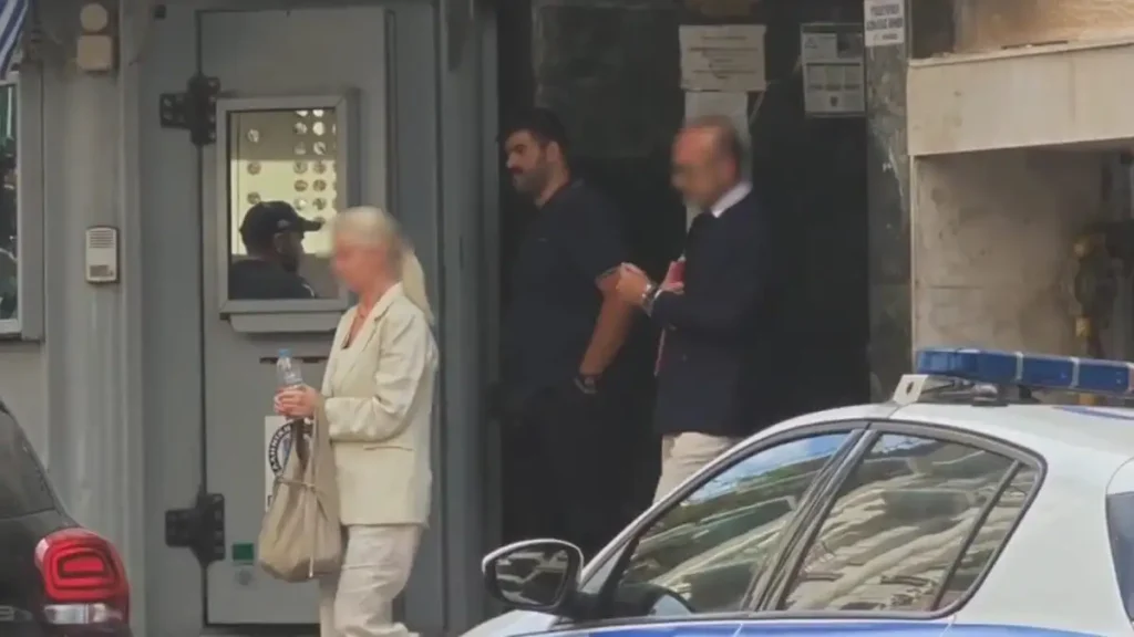 ΕΚΤΑΚΤΟ ΤΩΡΑ ΓΙΑ ΤΗΝ ΓΑΚΑ – ΚΑΤΕΡΡΕΥΣΕ ΠΡΙΝ ΑΠΟ ΛΙΓΟ – ΕΣΠΕΥΣΜΕΝΑ ΤΟ ΕΚΑΒ ΣΤΗΝ ΕΥΕΛΠΙΔΩΝ