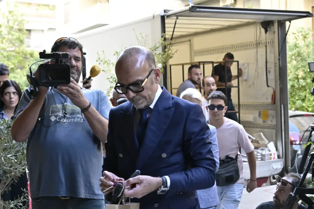 Θάνατος Γιώργου Μαζωνάκη: Χειροπέδες στους δύο γιατρούς – Η μαρτυρία του διασώστη και οι αντιφάσεις στο «μικροσκόπιο» της ΕΛ.ΑΣ. (βίντεο)