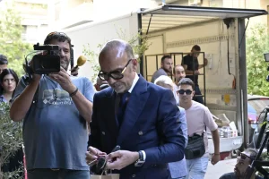 Θάνατος Γιώργου Μαζωνάκη: Χειροπέδες στους δύο γιατρούς – Η μαρτυρία του διασώστη και οι αντιφάσεις στο «μικροσκόπιο» της ΕΛ.ΑΣ. (βίντεο)