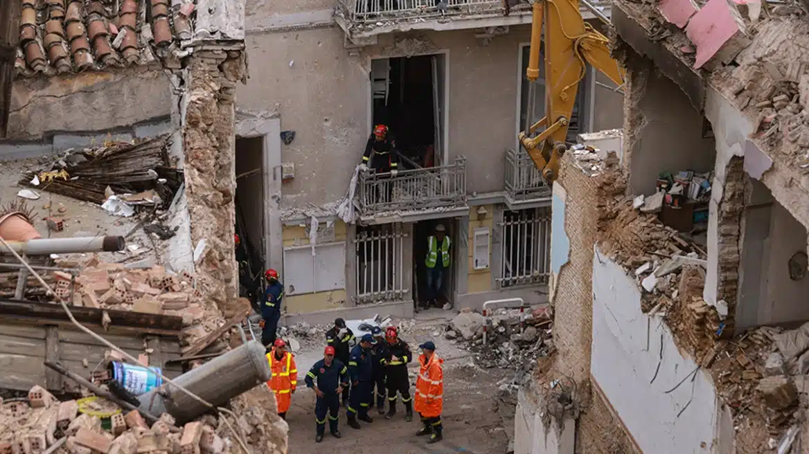 ΤΡΑΓΩΔΙΑ ΣΤΗΝ ΠΛΑΚΑ - ΑΝΕΒΗΚΕ Ο ΑΡΙΘΜΟΣ ΤΩΝ ΝΕΚΡΩΝ