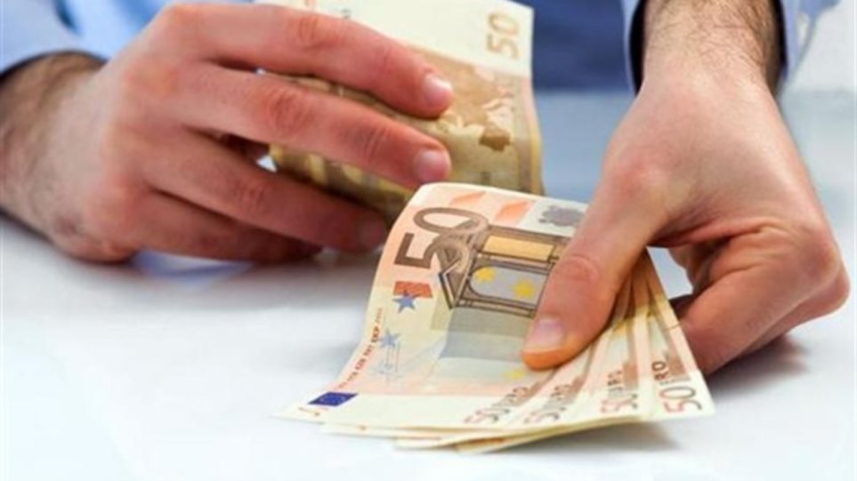 ΟΠΕΚΑ: Έκτακτη πληρωμή – Μοιράζει 258 εκ. ευρώ σε 1.008.093 άτομα, πότε πάτε στα ΑΤΜ