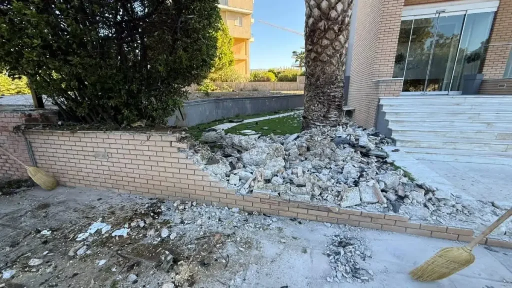 «Άκουσα ένα εκκωφαντικό “μπαμ”, βγήκα στο μπαλκόνι και είδα μια άμορφη μάζα σιδερικών να καίγεται»: Συγκλονίζει η μαρτυρία αυτόπτη μάρτυρα για το φρικτό τροχαίο στην Ποσειδώνος με 3 νεκρά παιδιά