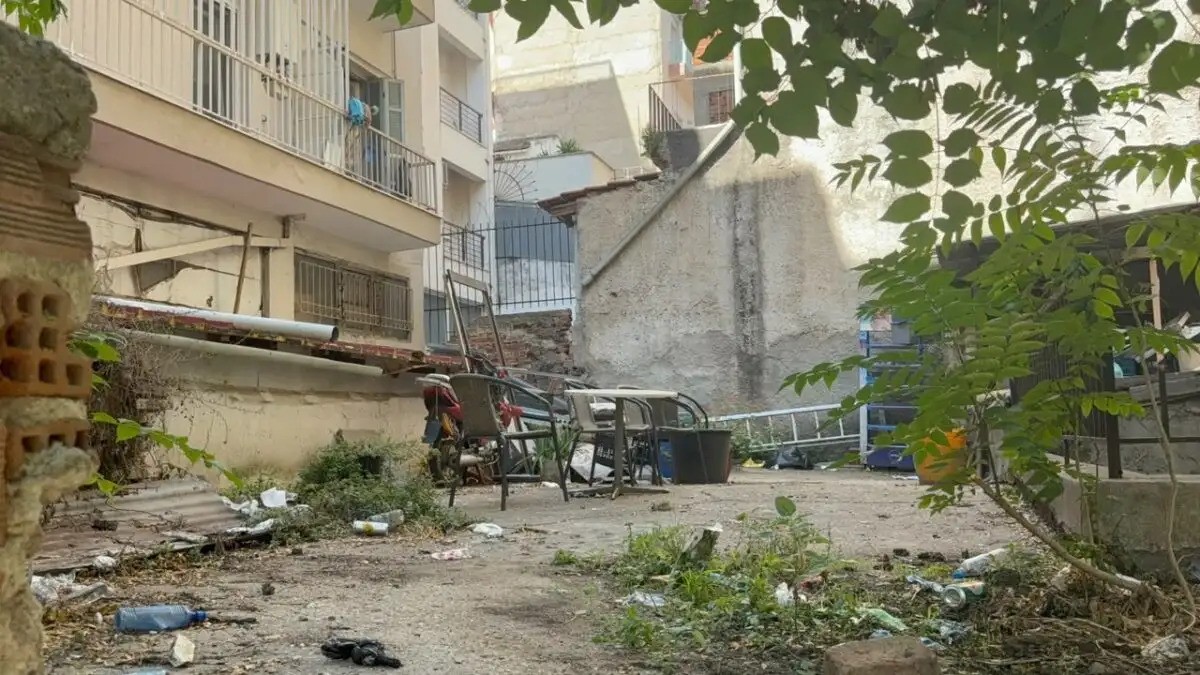 ΘΡΙΛΕΡ ΜΕ ΤΗΝ 13ΧΡΟΝΗ ΠΟΥ ΕΠΕΣΕ ΑΠΟ ΜΠΑΛΚΟΝΙ ΞΕΝΟΔΟΧΕΙΟΥ: ΤΙ ΕΚΑΝΕ ΜΕ ΤΟΥΣ ΔΥΟ ΑΦΓΑΝΟΥΣ ΣΤΟ ΔΩΜΑΤΙΟ