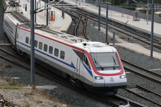 Νέο δυστύxnμα με τρένο στη χώρα μας, 1 νεκpóς
