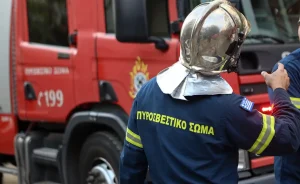 ΦΩΤΙΑ ΤΩΡΑ ΣΤΟ ΚΕΝΤΡΟ ΤΗΣ ΑΘΗΝΑΣ