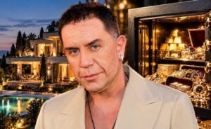 Σόδομα και Γόμορρα: Δεν φαντάζεστε ποια είναι η αναισθησιολόγος αφέντρα στο γραφείο του Θεοδωρόπουλου