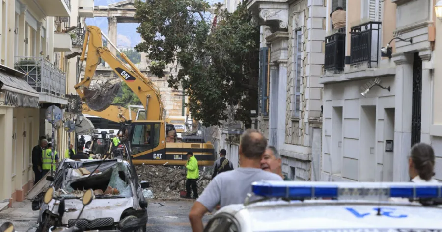 ΣΟΚ στην Πλάκα: Η λάμπα του μπάνιου στον δεύτερο όροφο πίσω από την τραγωδία με τους έξι νεκρούς;