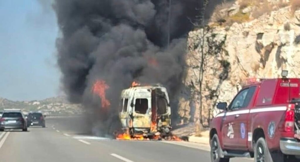 ΣΟΚ ΣΤΗΝ ΧΩΡΑ ΜΑΣ – ΠΗΡΕ ΦΩΤΙΑ ΣΧΟΛΙΚΟ ΛΕΩΦΟΡΕΙΟ