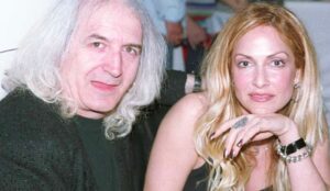 Νίκος Καρβέλας – Άννα Βίσση: Για φαγητό σε κουτούκι στην Κηφισιά – Η κομψή εμφάνιση της Ελληνίδας σταρ