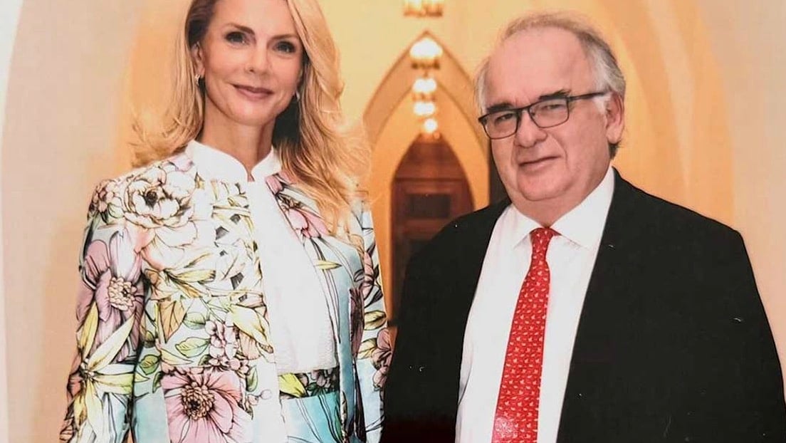Έμυ Λιβανίου: Η σπάνια εμφάνιση με τα παιδιά και η φωτογραφία από τον γάμο του αδελφού της