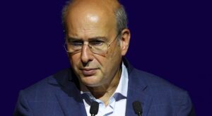 Χατζηδάκης: «Δώσαμε όσα περισσότερα γινόταν – Θα θέλαμε να δώσουμε 13ο μισθό και 13η σύνταξη αλλά αυτή την ώρα δεν μπορούμε»