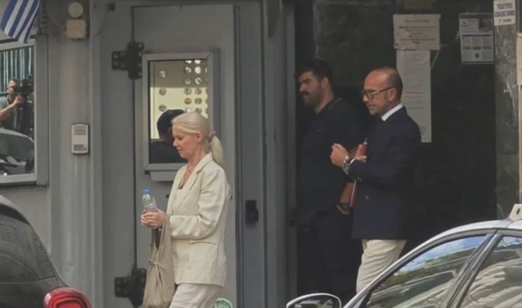 Γιώργος Μαζωνάκης: Ολοκληρώθηκε μετά από 8 ώρες η απολογία της Ιωάννας Γάκα. Αρνείται τον δόλο – «Έκανα όσα προβλέπει η επιστήμη μου»